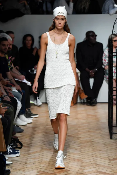Look 13